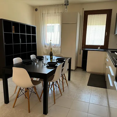 Vittoria Apartment - Near Outlet Noventa di Piave Exterior photo