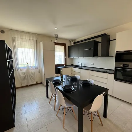 Vittoria Apartment - Near Outlet Noventa di Piave Exterior photo